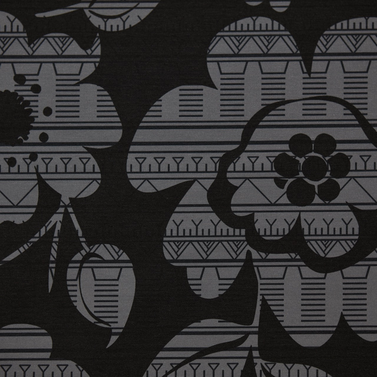 Commander® Tunniit Floral (Daisy)- Pewter (detail)