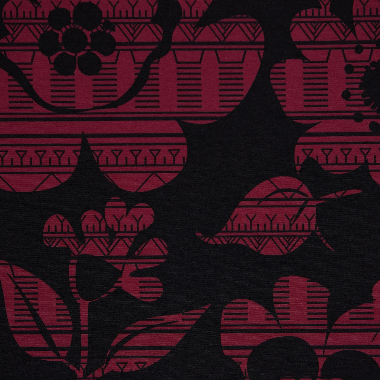 Commander® Tunniit Floral (Daisy)- Raspberry (detail)
