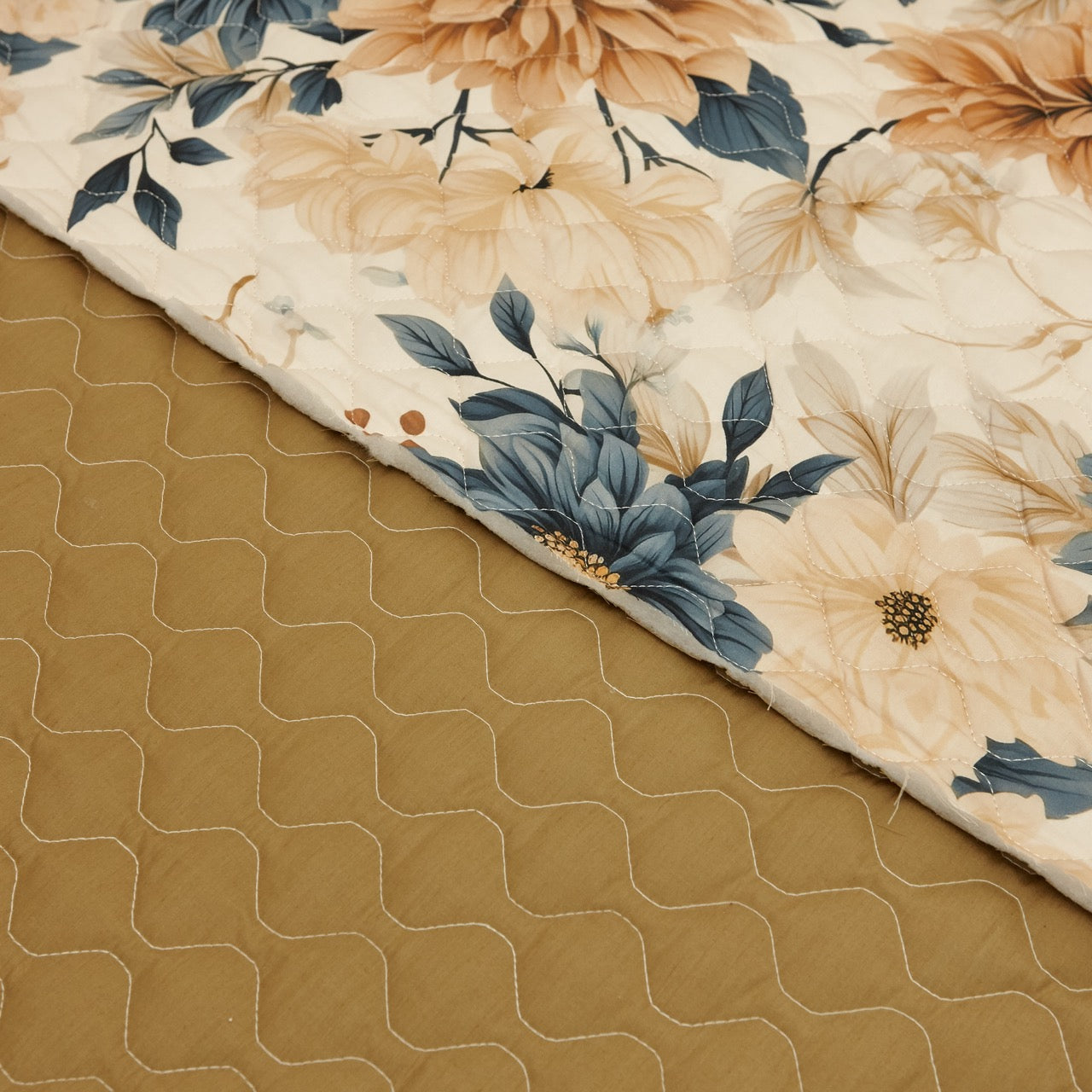 Cotton Quilt - Floral - 6oz - Ivory Dahlia (cut)