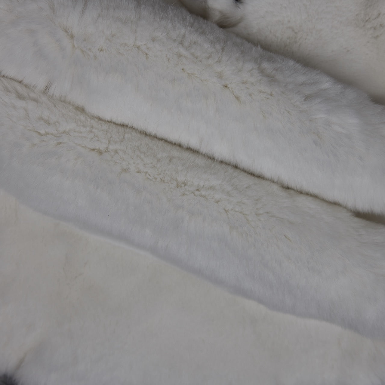 Rex Rabbit Fur - White (detail)