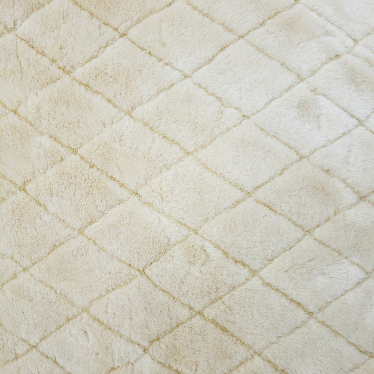 Faux Fur - Beige - Diamond (pattern)