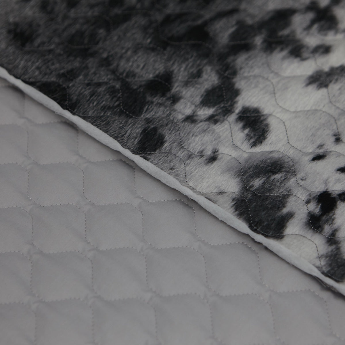 Cotton Quilt - Seal Skin - 6oz - Silver (Natural)- detail