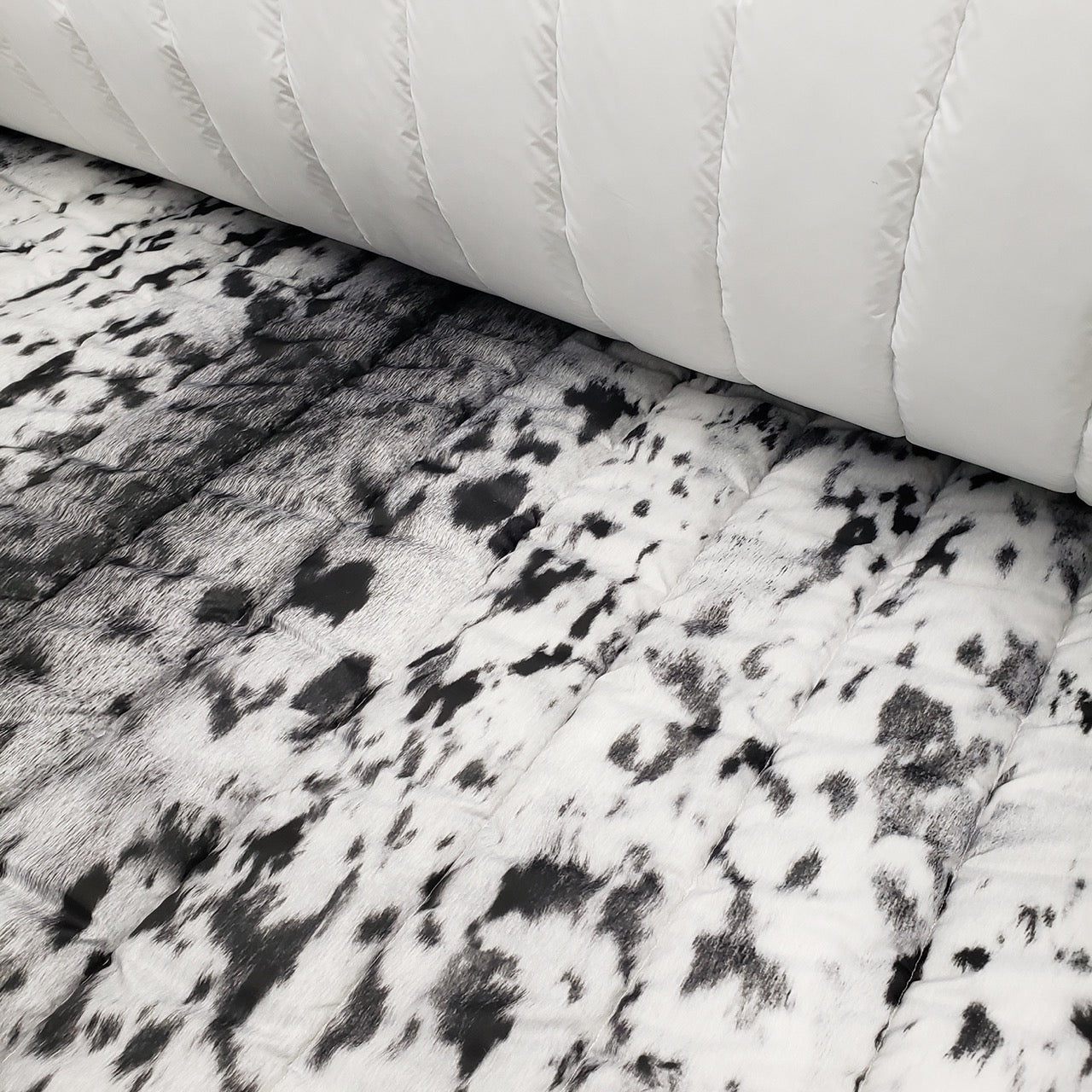 Quilted Holofill™ 2-Sided 13oz - Seal Skin (Natural/Silver) - roll