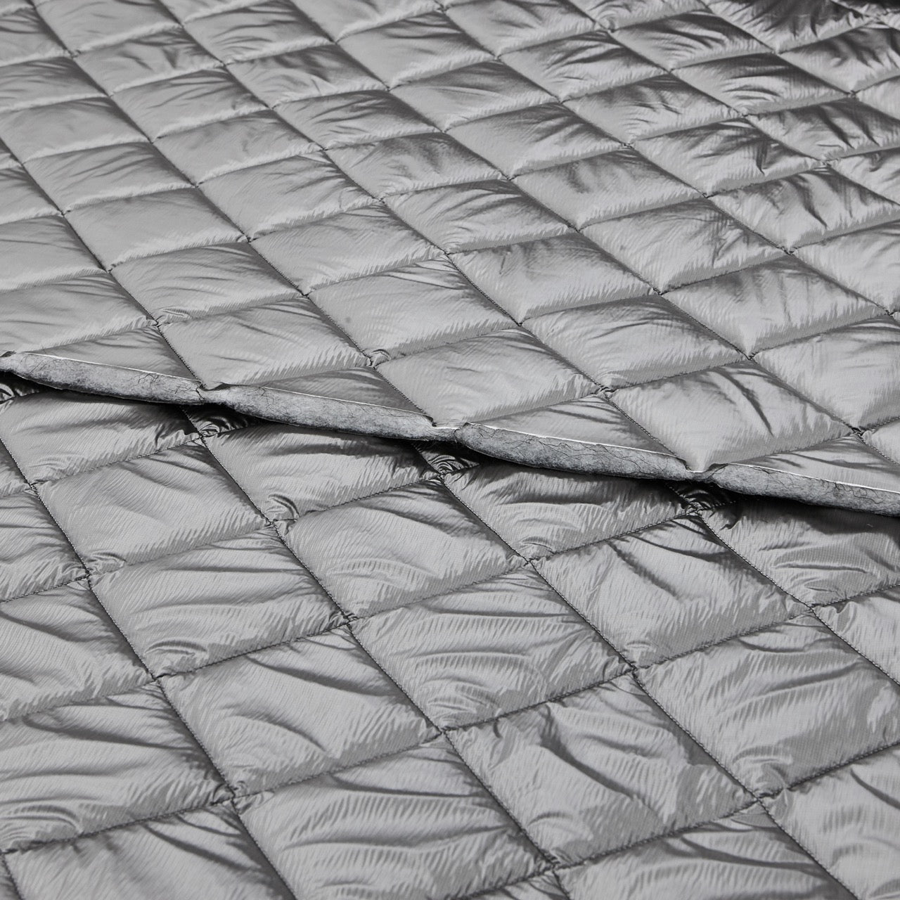 Quilted Holofill™ - 2-Sided - 8oz - Glossy (Shiny) - METALLIC GRAPHITE (detail)