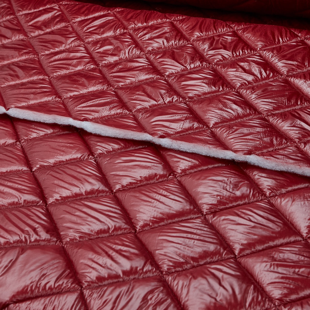 Quilted Holofill™ - 2-Sided - 10oz - Glossy (Shiny) - RED (detail)