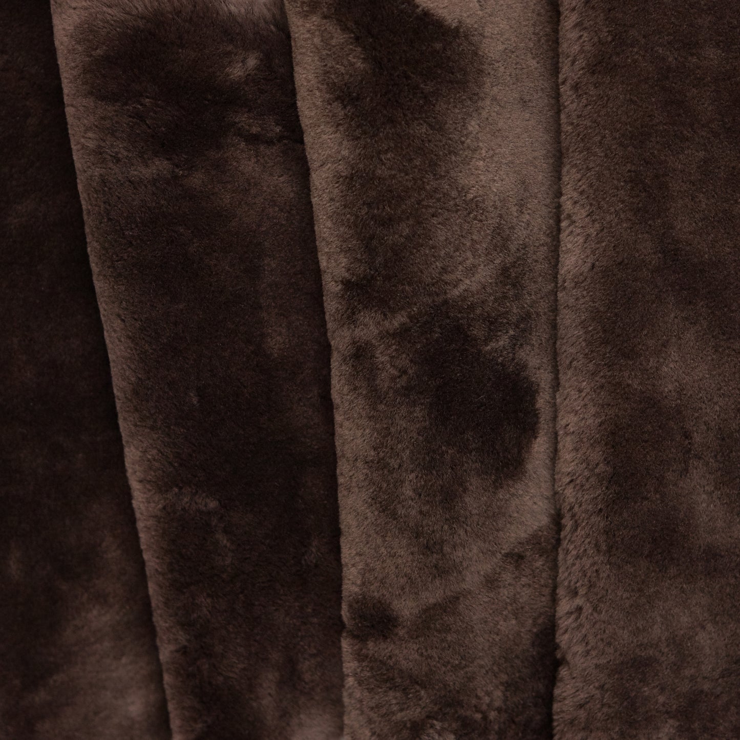 Sheared Sheepskin - 16mm - Coffee Brown (detail)