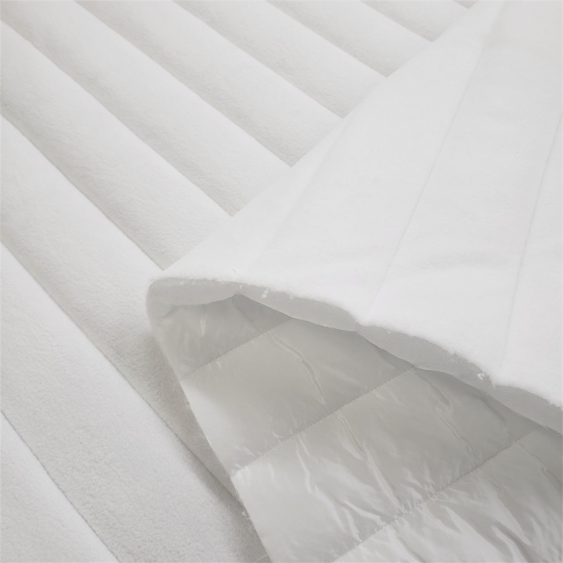 Quilted Polar, 2-Sided 13oz - White (fold)