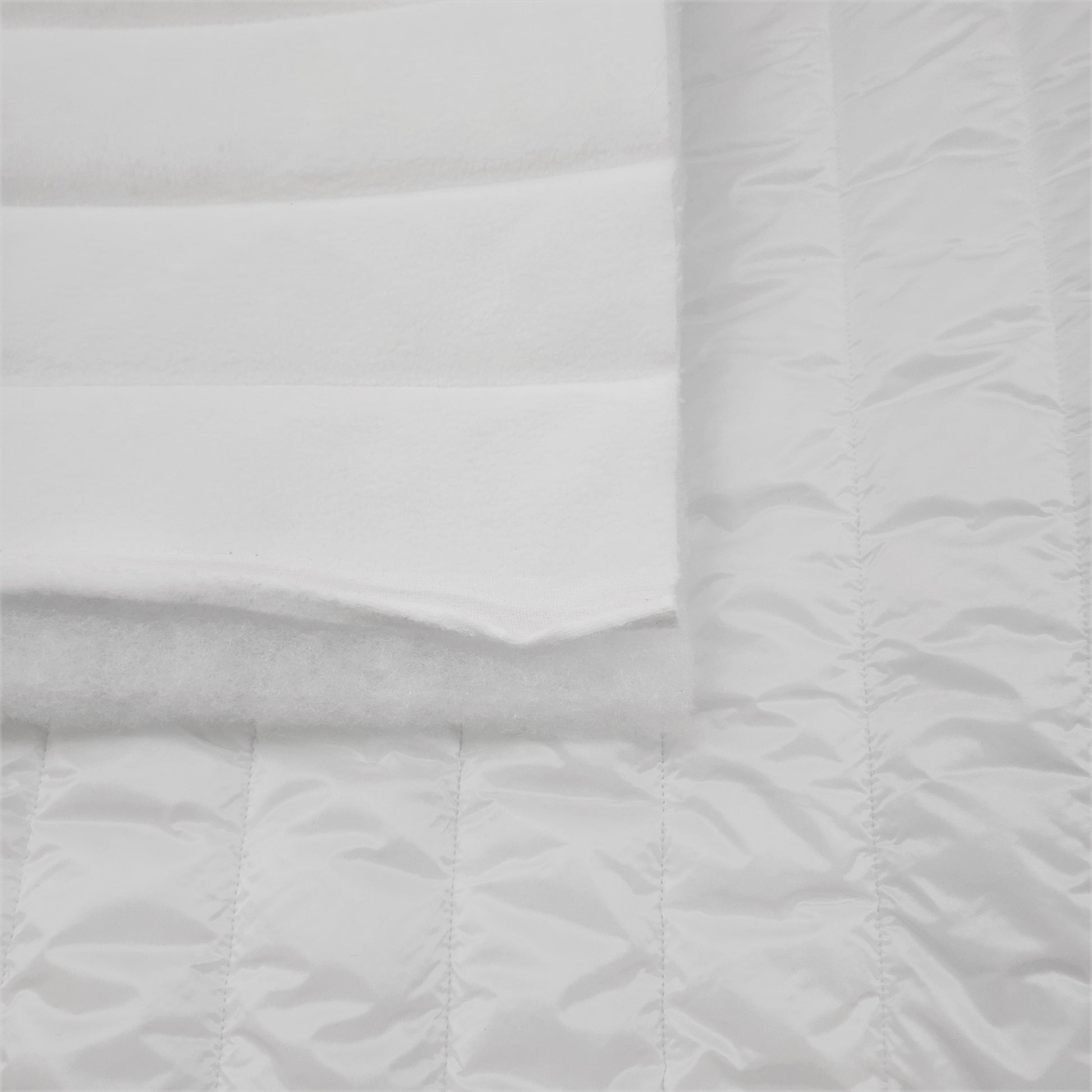 Quilted Polar, 2-Sided 13oz - White (fold)