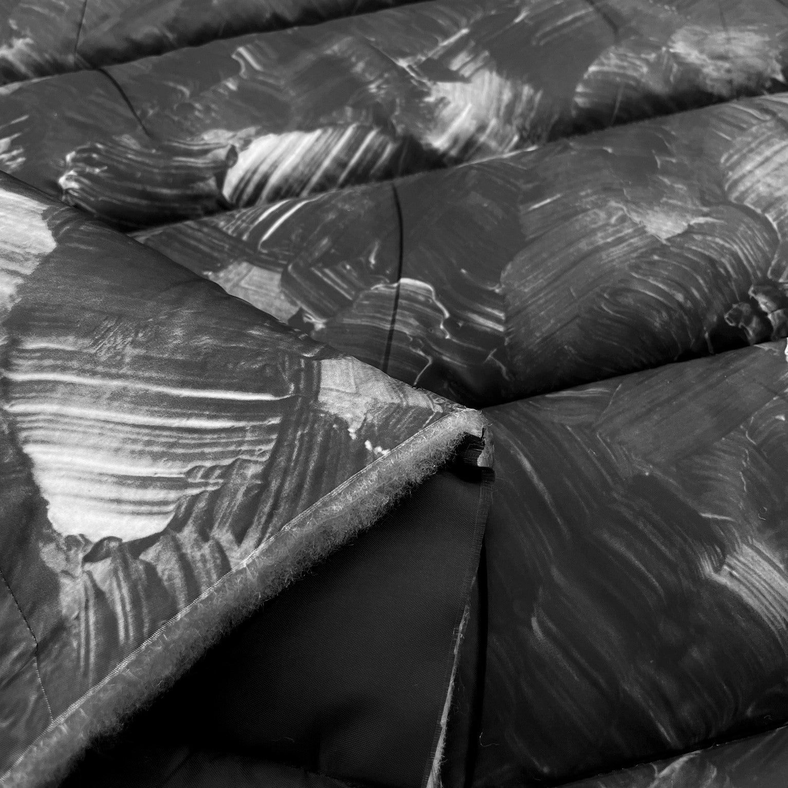 Quilted Holofill™ 2-Sided 13oz Camo - Black Spash