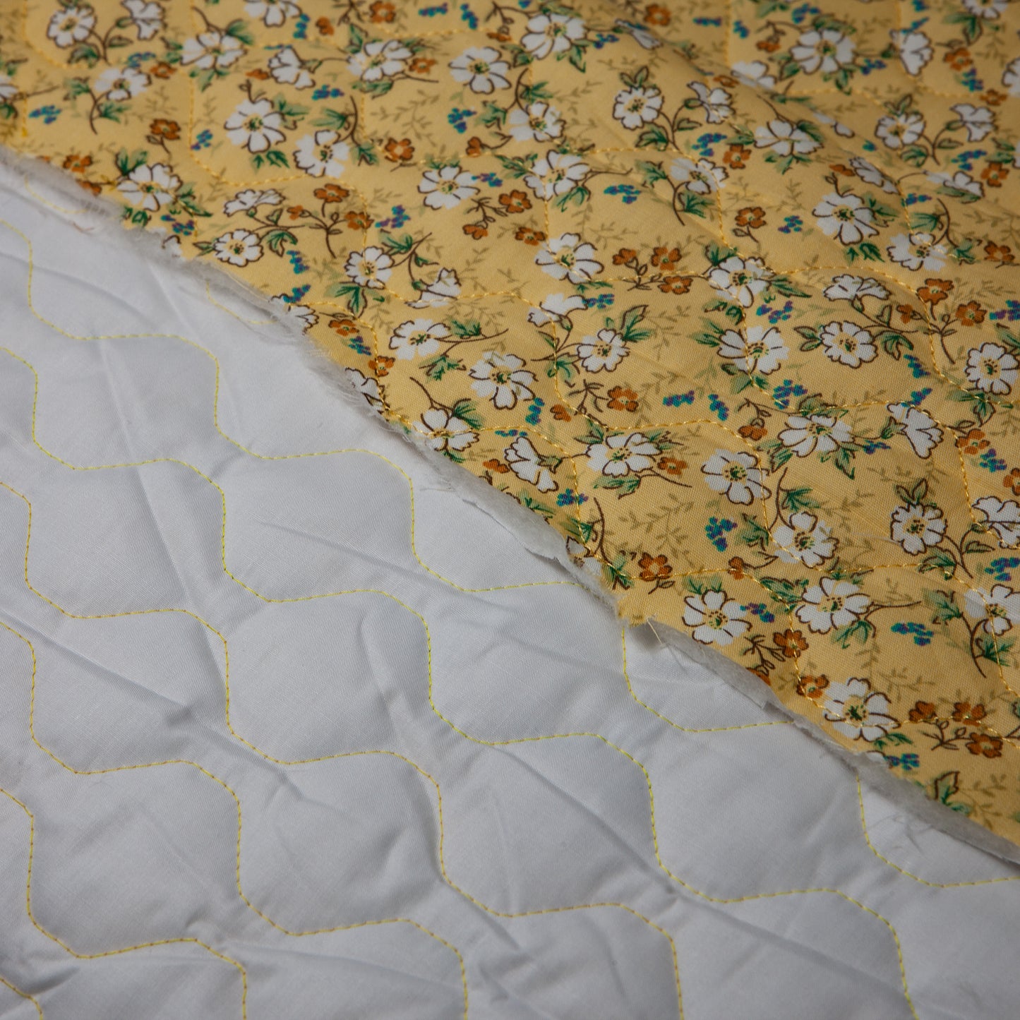 Cotton Quilt - Floral - 3oz - Lemon Bloom (detail)