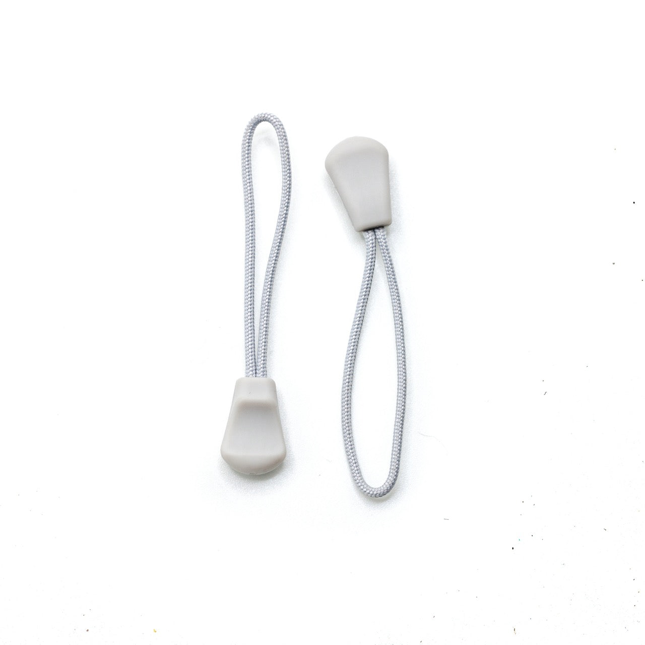 Zipper Pull - Light Grey (close)