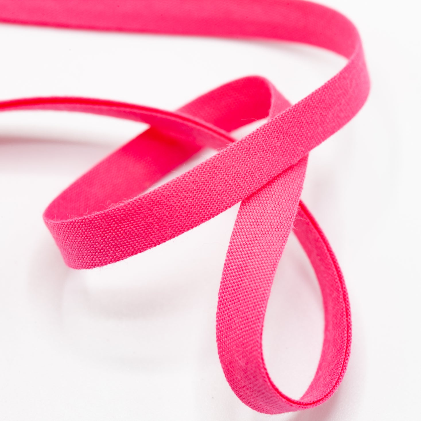 Bias Tape - 7mm - Hot Pink (detail)